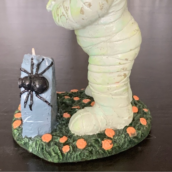 Vintage Mummy with Lantern in Graveyard Halloween Candle - Picture 10 of 14